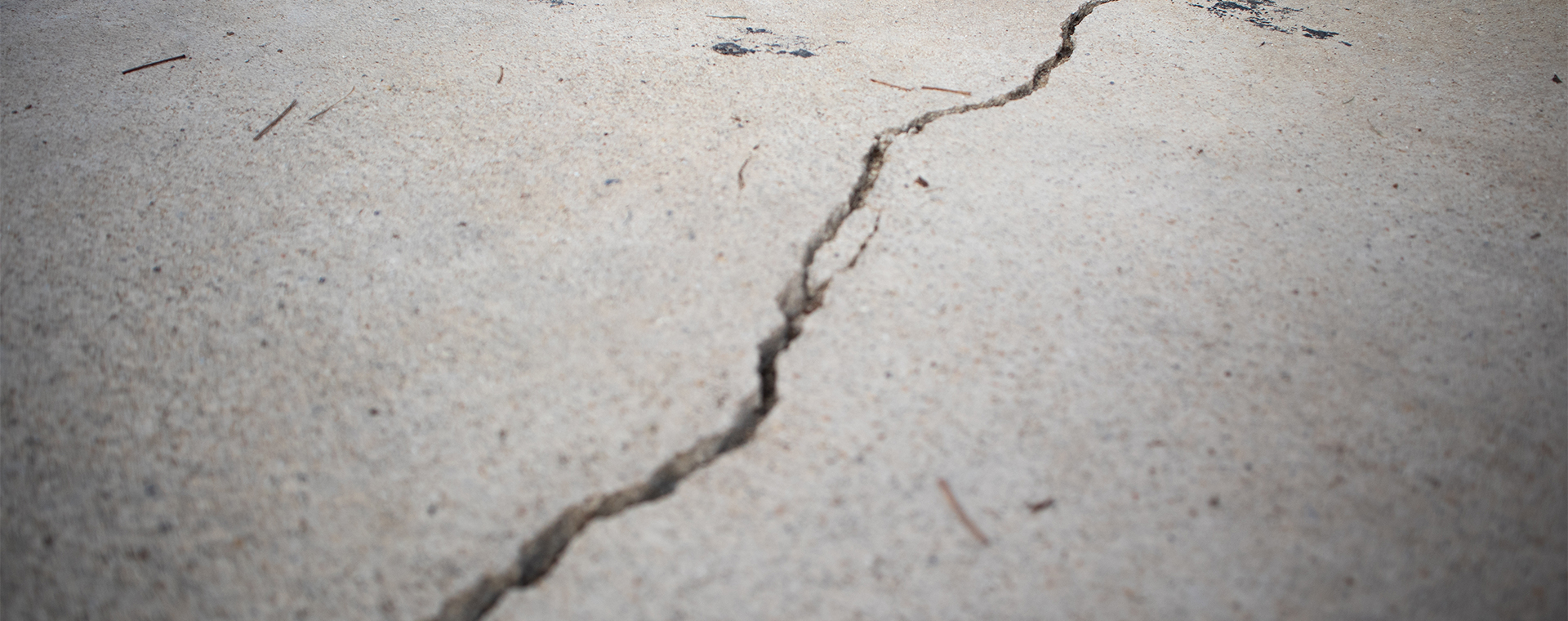 Jak vyřešit opravy betonu venku na terase i v garáži?