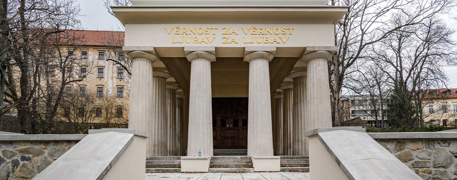 Reference: Mauzoleum jugoslávských vojínů v Olomouci dostalo novou tvář