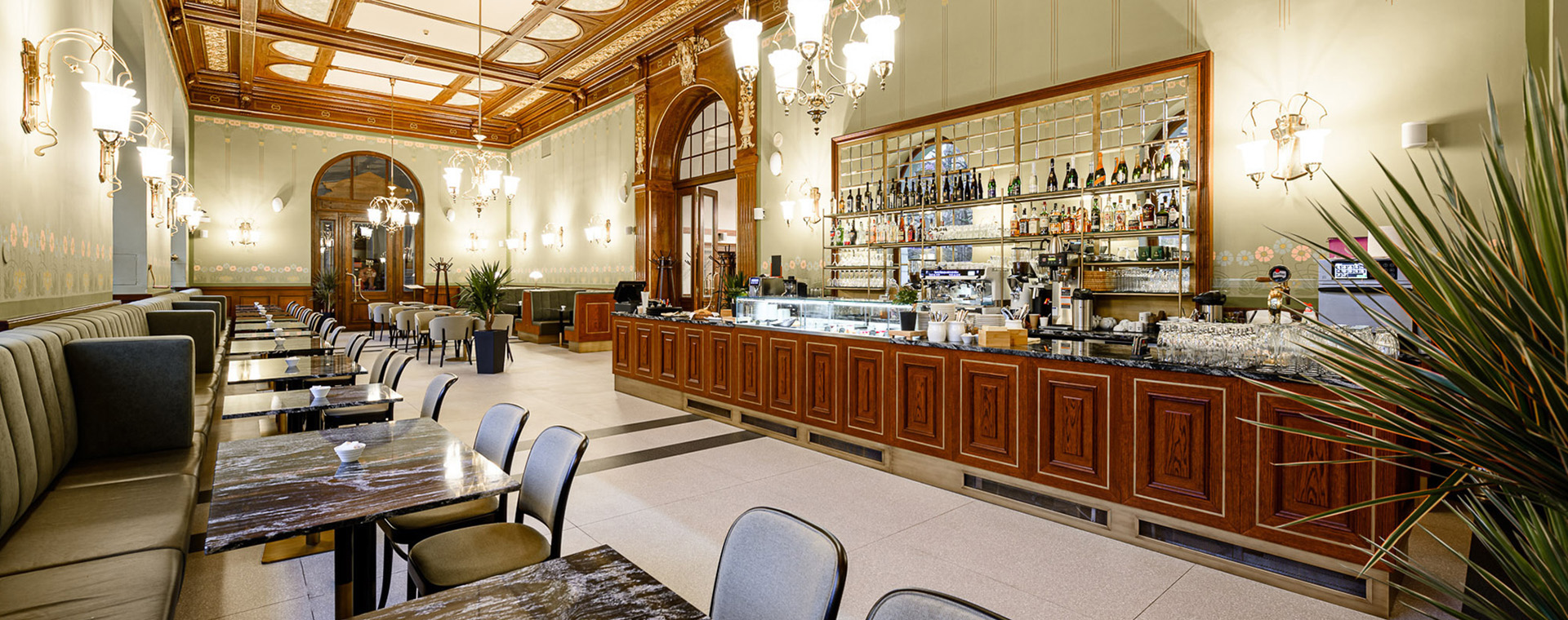 Reference: Secesní kavárna Měšťanské besedy v Plzni získala zpět svou krásu i hosty