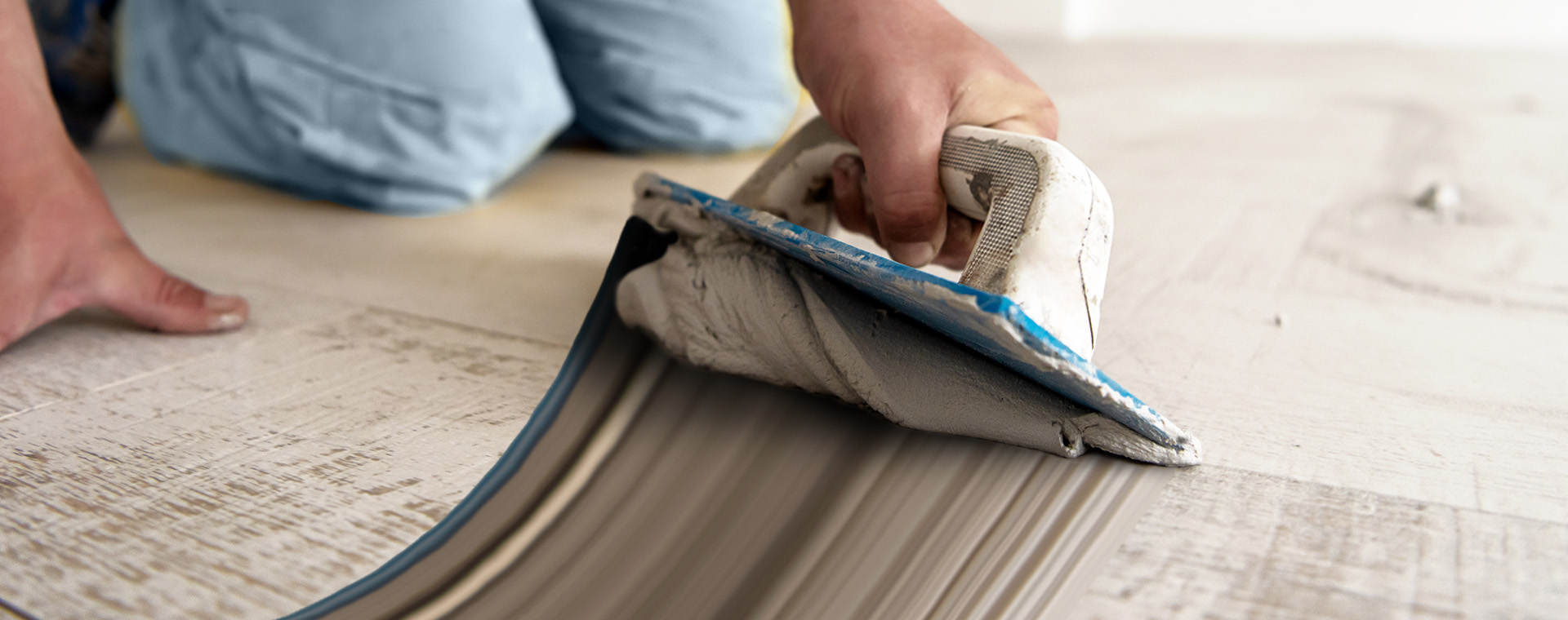 Velkoformátové obklady a dlažby s MAPEI: Jak na spárování? – 8. díl